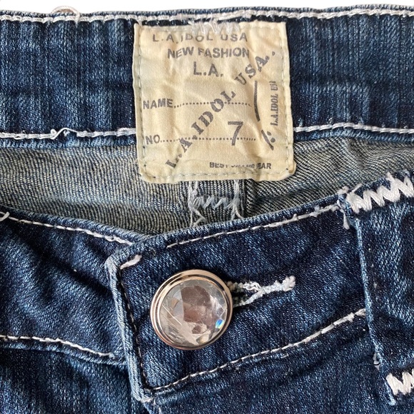 LA Idol Bermuda Jean Shorts 7 - Picture 4 of 11